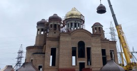The church in the Ukrainian Baroque style in the Varshavsky residential complex has large domes installed